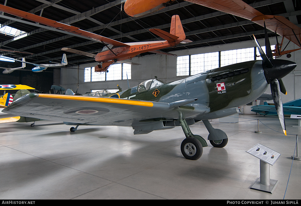 Aircraft Photo of TB995 | Supermarine 361 Spitfire LF16E | UK - Air Force | AirHistory.net #120037