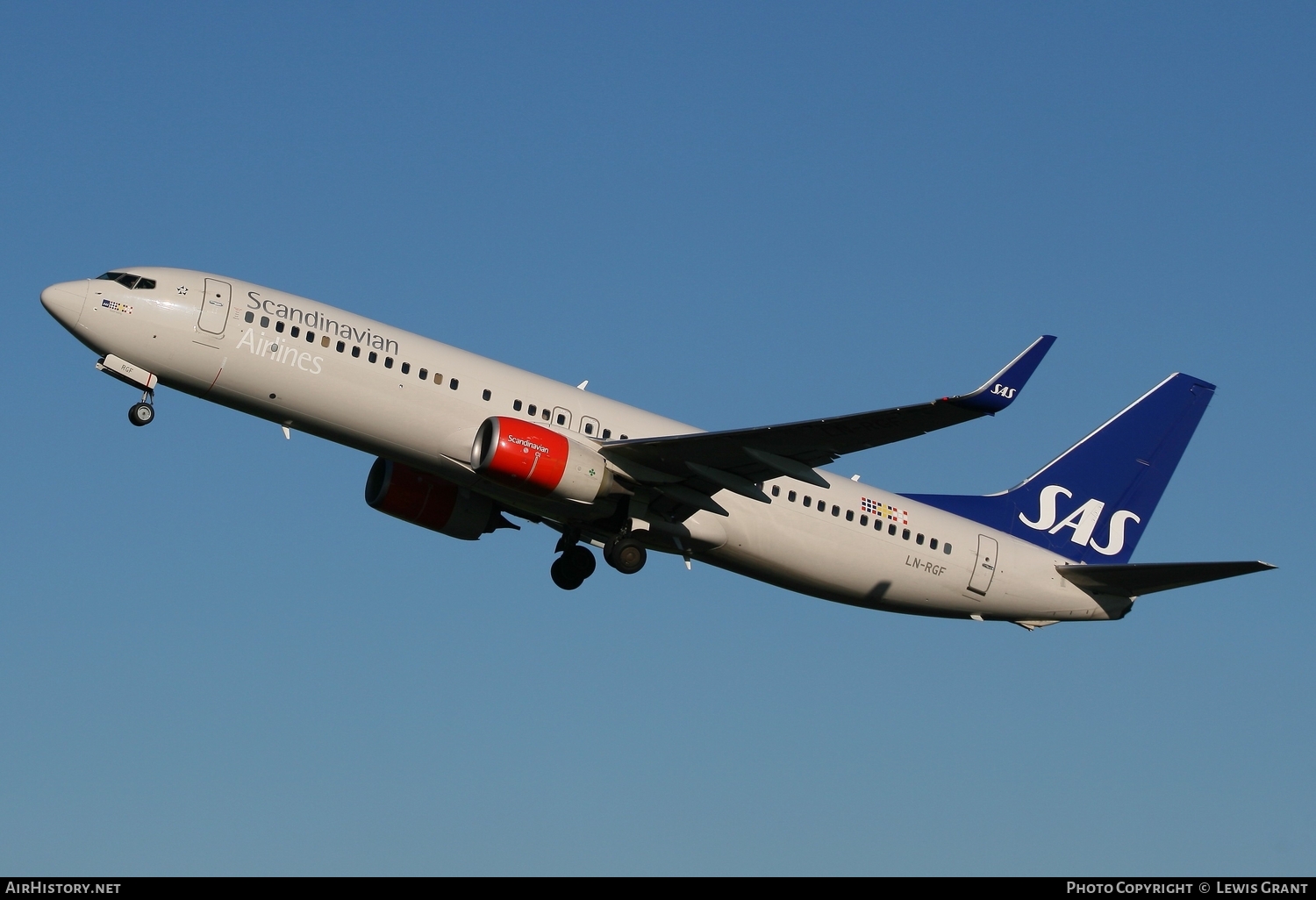 Aircraft Photo of LN-RGF | Boeing 737-86N | Scandinavian Airlines - SAS | AirHistory.net #120084