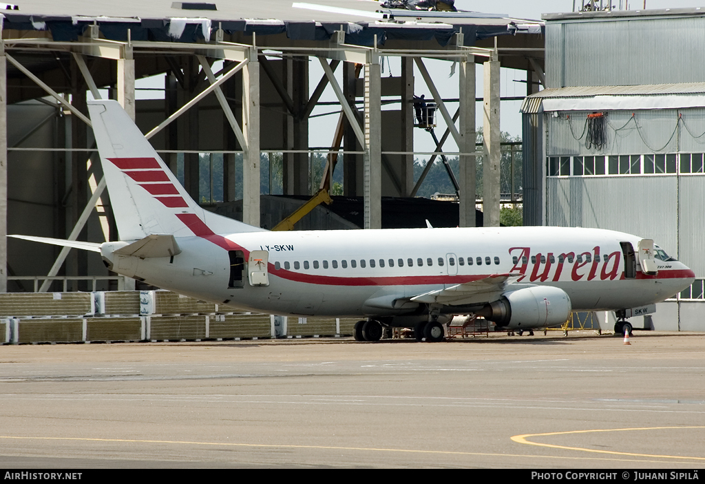 Aircraft Photo of LY-SKW | Boeing 737-382 | Aurela | AirHistory.net #120189