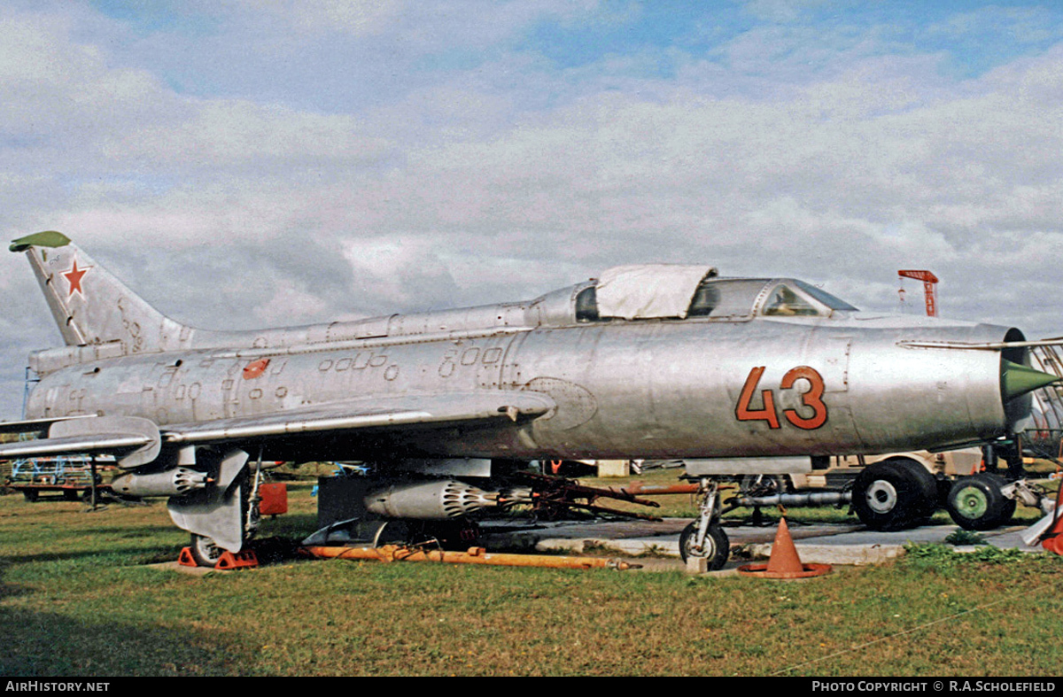 Aircraft Photo of 43 red | Sukhoi Su-7UM | Soviet Union - Air Force | AirHistory.net #120428