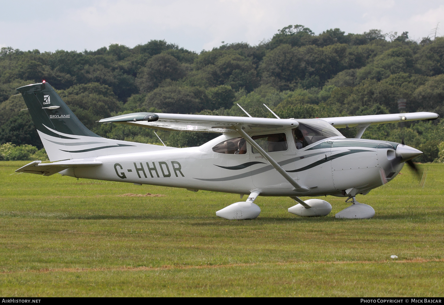 Aircraft Photo of G-HHDR | Cessna 182T Skylane | AirHistory.net #120449