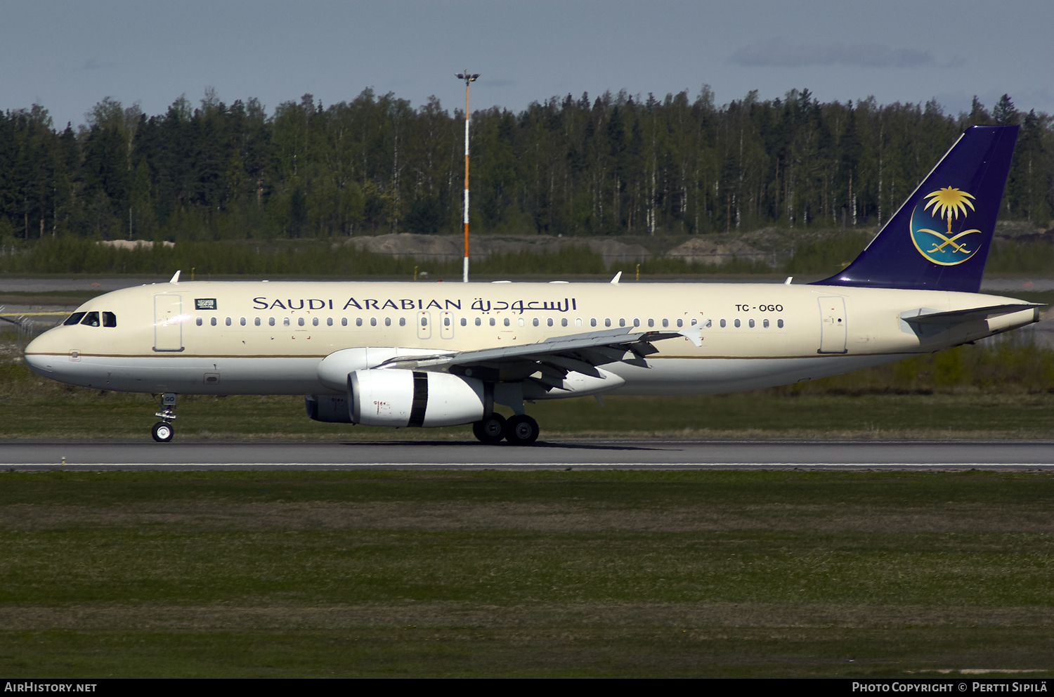 Aircraft Photo of TC-OGO | Airbus A320-232 | Saudi Arabian Airlines | AirHistory.net #120760