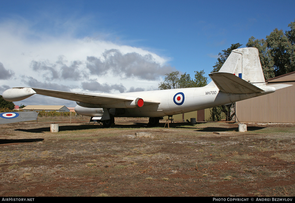 Aircraft Photo of WH700 | English Electric Canberra B2 | UK - Air Force | AirHistory.net #120834