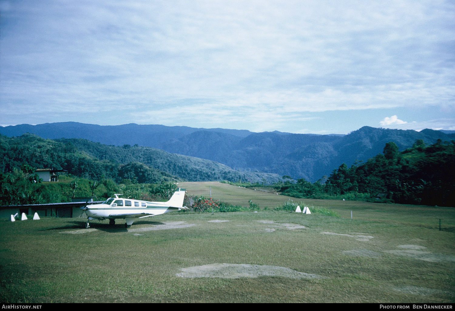 Airport photo of Mindik (AYMI / MXK) in Papua New Guinea | AirHistory.net #120870