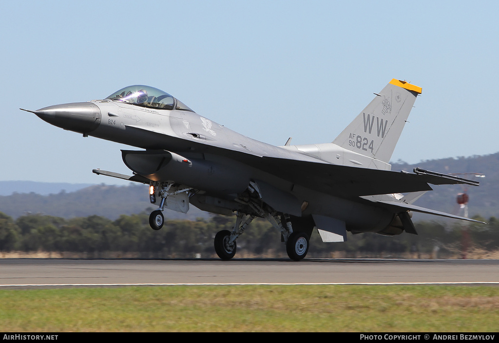 Aircraft Photo of 90-0824 / AF90-824 | Lockheed F-16CM Fighting Falcon | USA - Air Force | AirHistory.net #120965