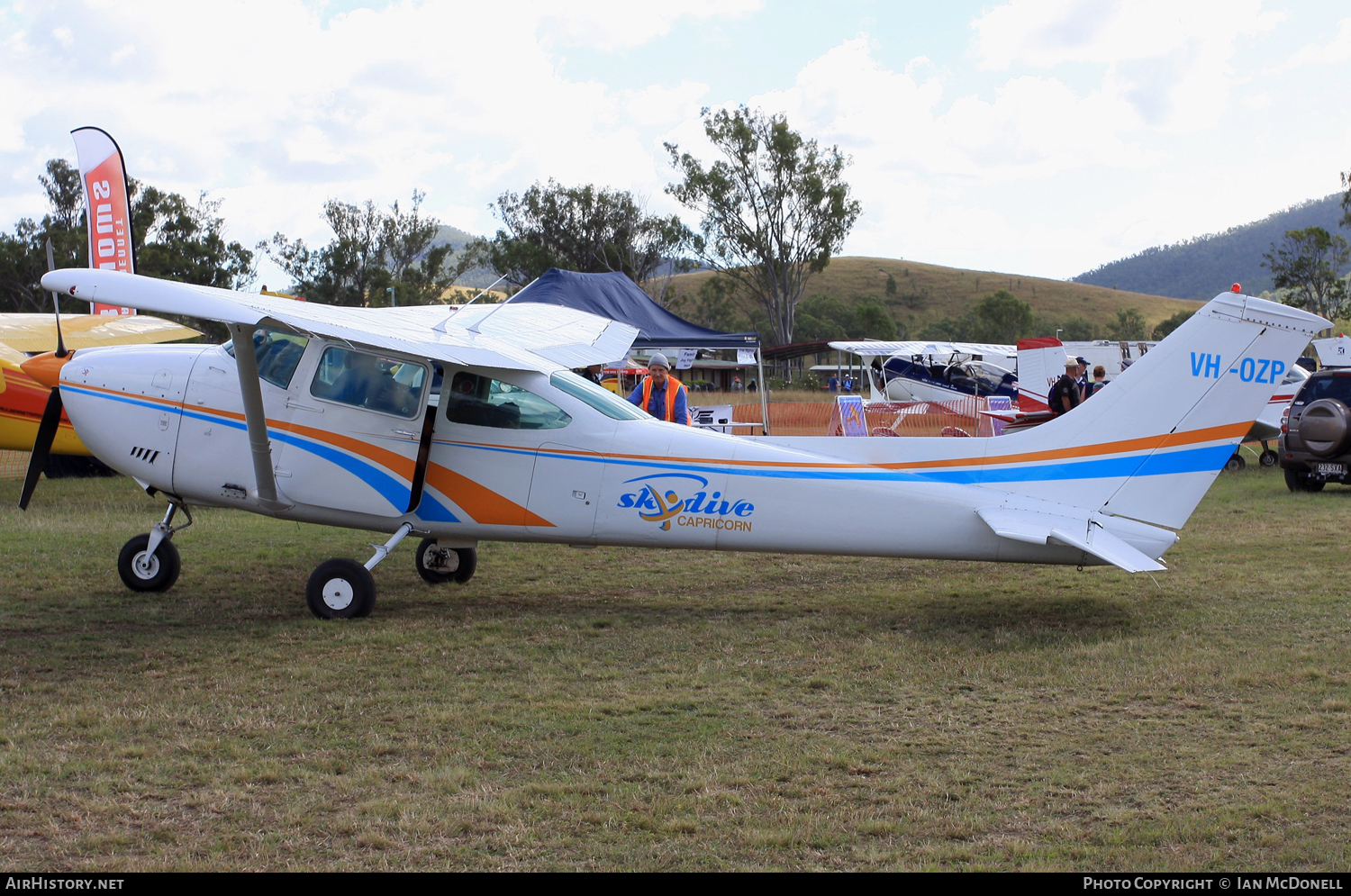 Aircraft Photo of VH-OZP | Cessna 182P Skylane II | Skydive Capricorn | AirHistory.net #121322