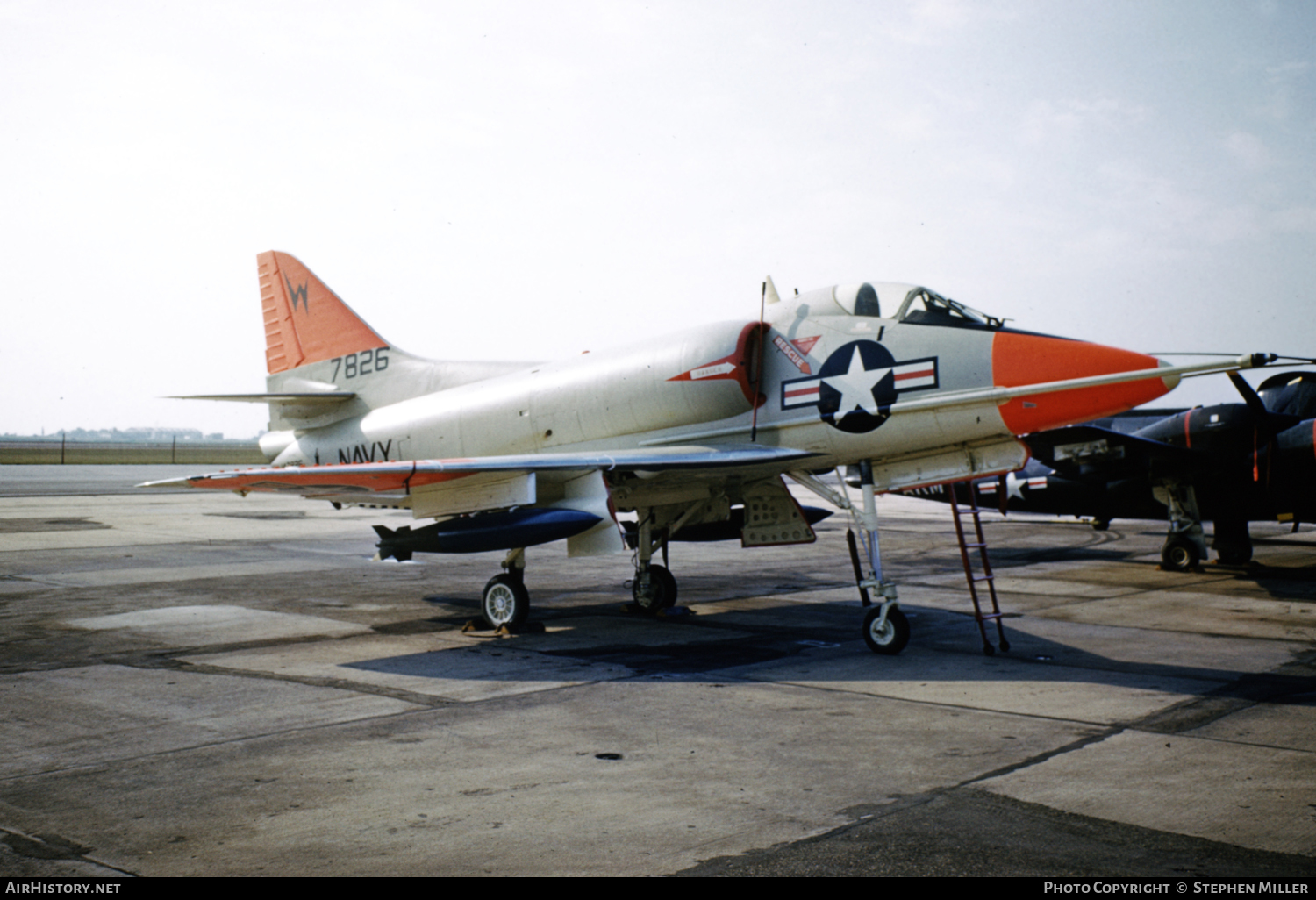 Aircraft Photo of 147826 | Douglas A-4C (A4D-2N) Skyhawk | USA - Navy | AirHistory.net #121589