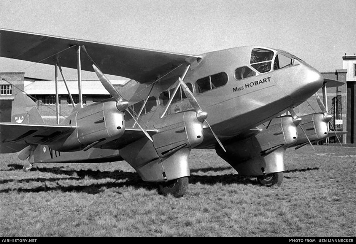 Aircraft Photo of VH-URN | De Havilland D.H. 86 Express | Holyman's Airways | AirHistory.net #122196