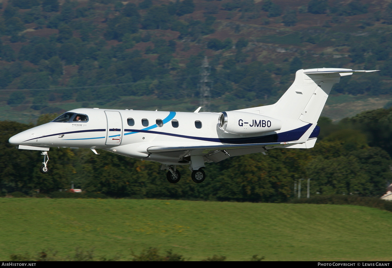 Aircraft Photo of G-JMBO | Embraer EMB-505 Phenom 300 | AirHistory.net #122424