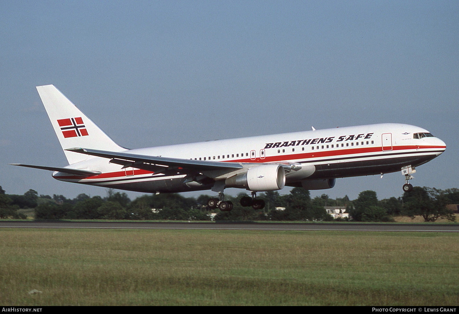 Aircraft Photo of LN-SUW | Boeing 767-205 | Braathens SAFE | AirHistory.net #122503