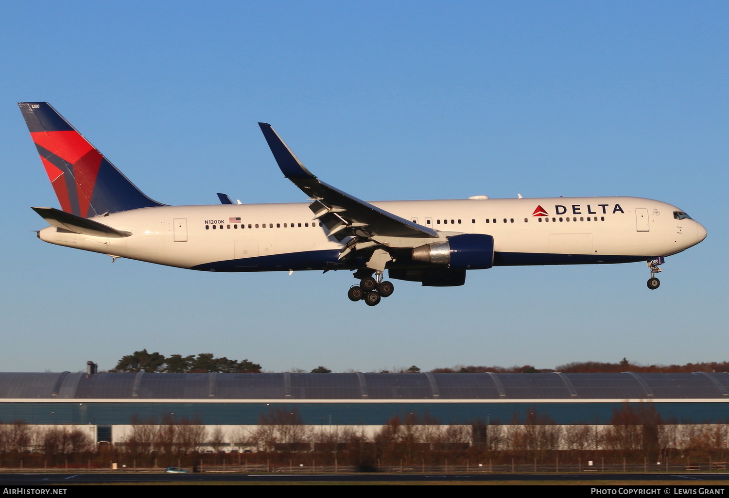 Aircraft Photo of N1200K | Boeing 767-332/ER | Delta Air Lines | AirHistory.net #122617