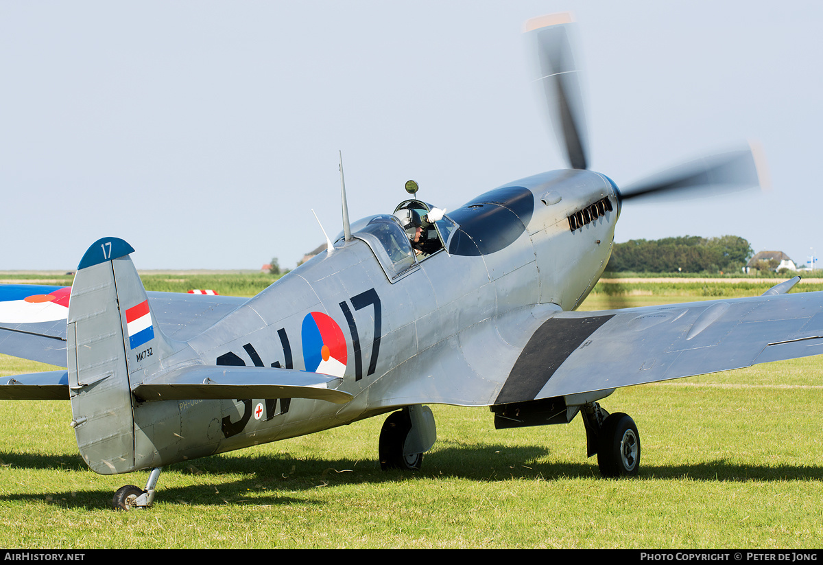 Aircraft Photo of PH-OUQ / MK732 | Supermarine 361 Spitfire LF9B | Netherlands - Air Force | AirHistory.net #122914