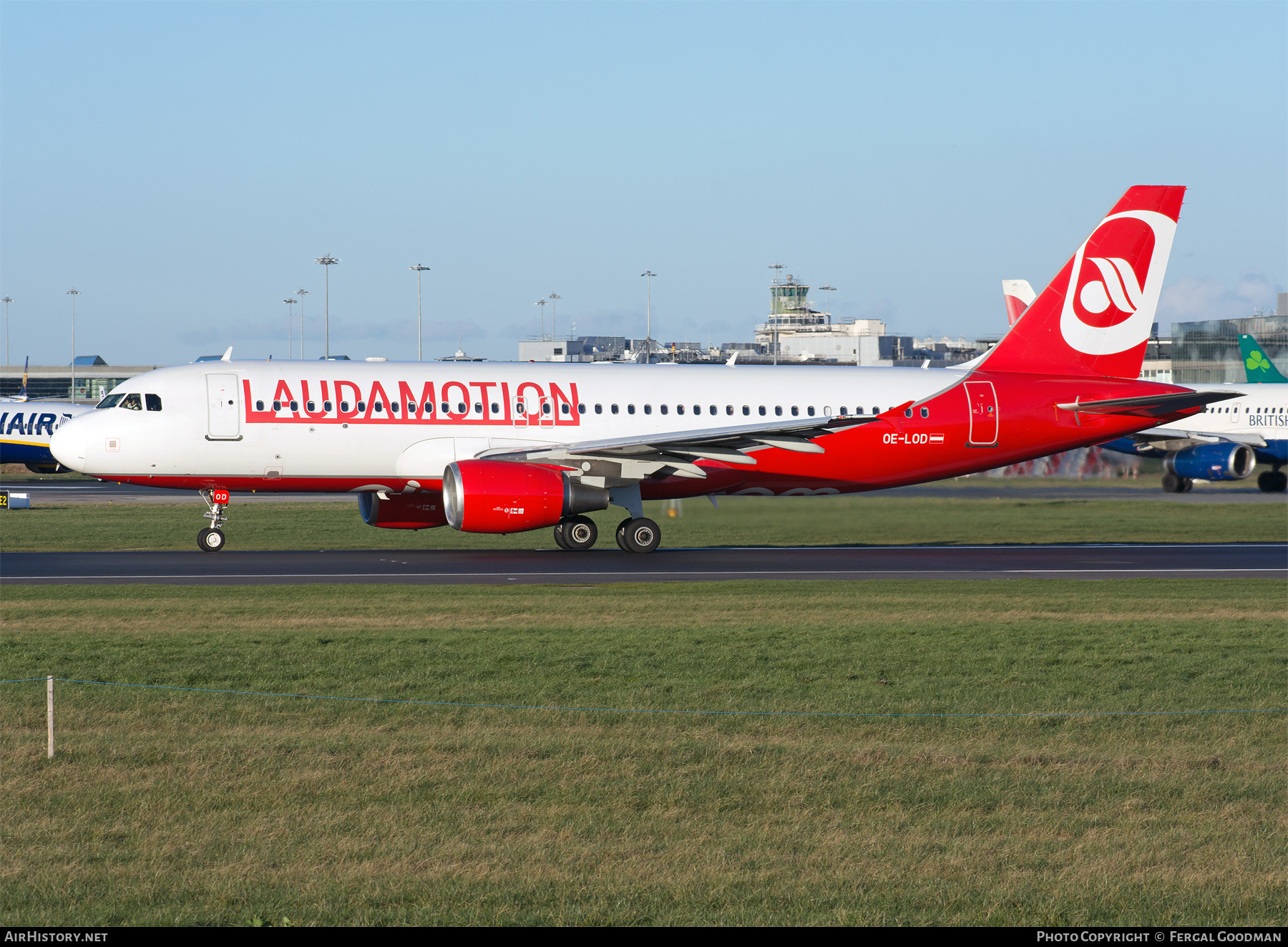 Aircraft Photo of OE-LOD | Airbus A320-214 | Laudamotion | AirHistory.net #123084
