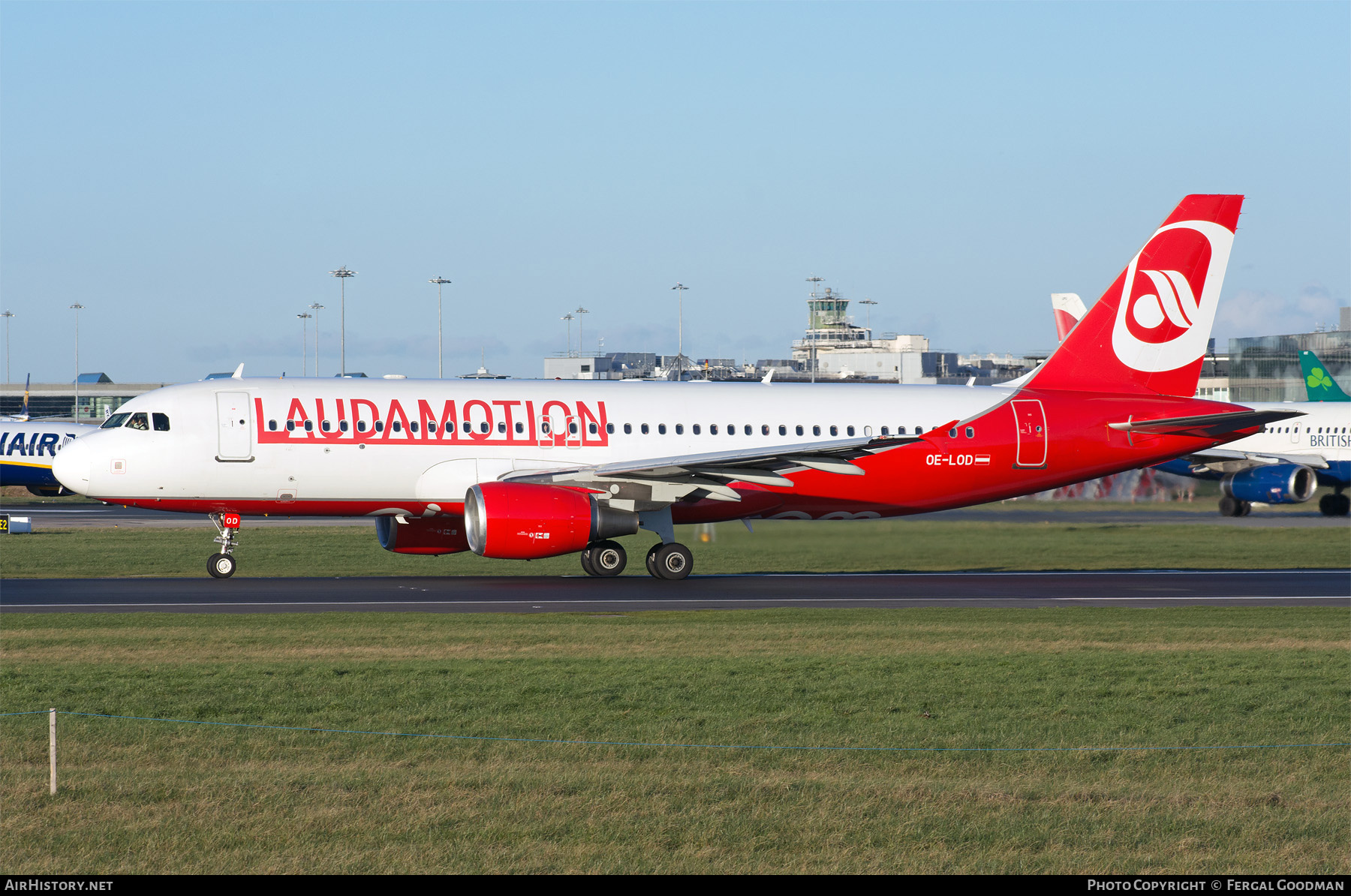 Aircraft Photo of OE-LOD | Airbus A320-214 | Laudamotion | AirHistory.net #123084