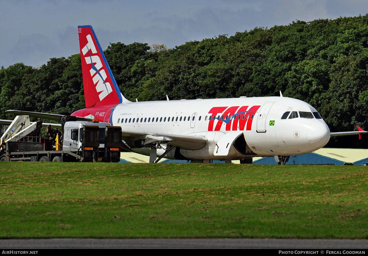 Aircraft Photo of PT-MZE | Airbus A319-132 | TAM Linhas Aéreas | AirHistory.net #123986