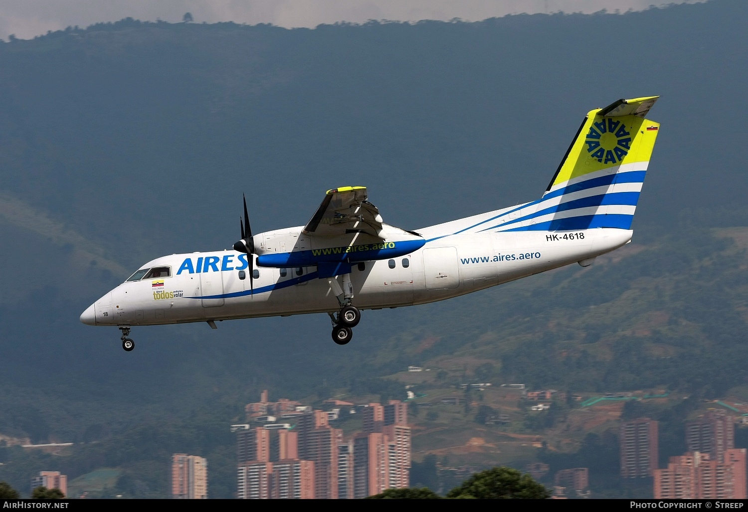 Aircraft Photo of HK-4618 | De Havilland Canada DHC-8-201Q Dash 8 | AIRES - Aerovías de Integración Regional | AirHistory.net #123991