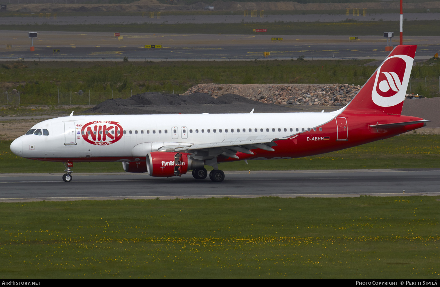 Aircraft Photo of D-ABHH | Airbus A320-214 | Niki | AirHistory.net #124477