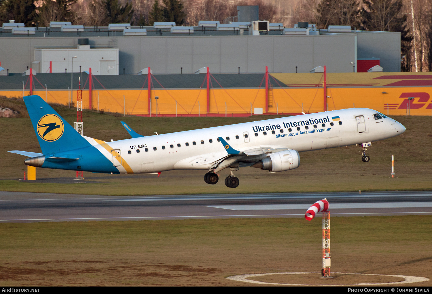 Aircraft Photo of UR-EMA | Embraer 190STD (ERJ-190-100STD) | Ukraine International Airlines | AirHistory.net #124809