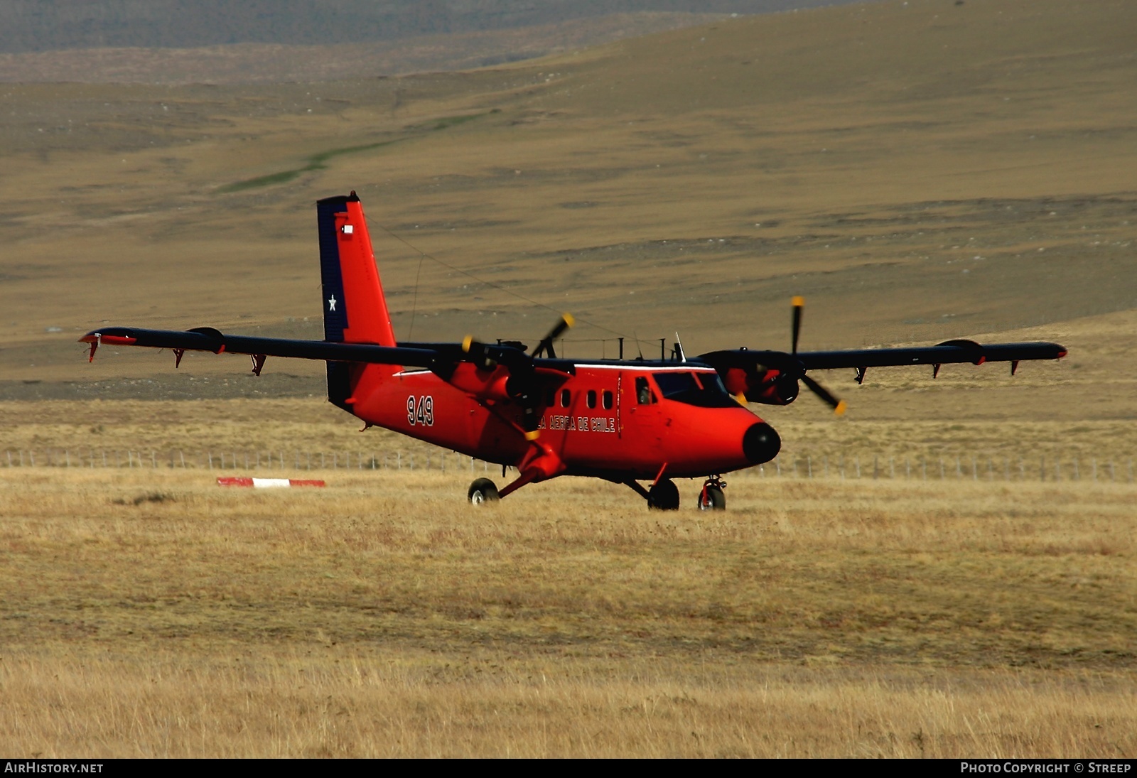 Aircraft Photo of 949 | De Havilland Canada DHC-6-300 Twin Otter | Chile - Air Force | AirHistory.net #124814