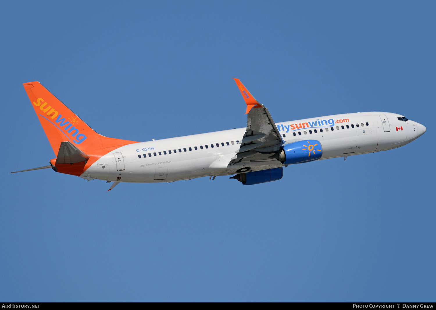 Aircraft Photo of C-GFEH | boeing 737-8GS | Sunwing Airlines | AirHistory.net #124923