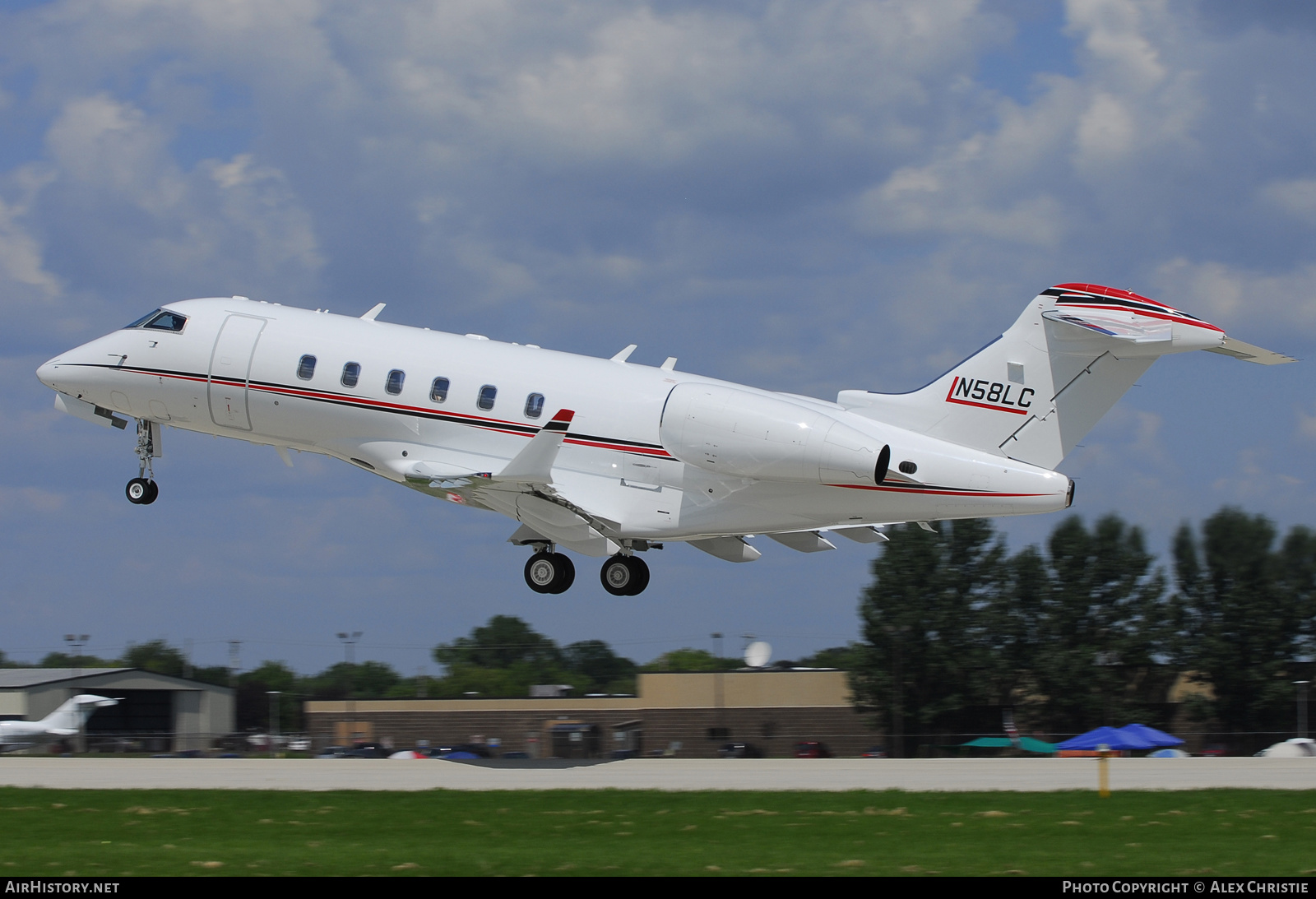 Aircraft Photo of N58LC | Bombardier Challenger 300 (BD-100-1A10) | AirHistory.net #125109