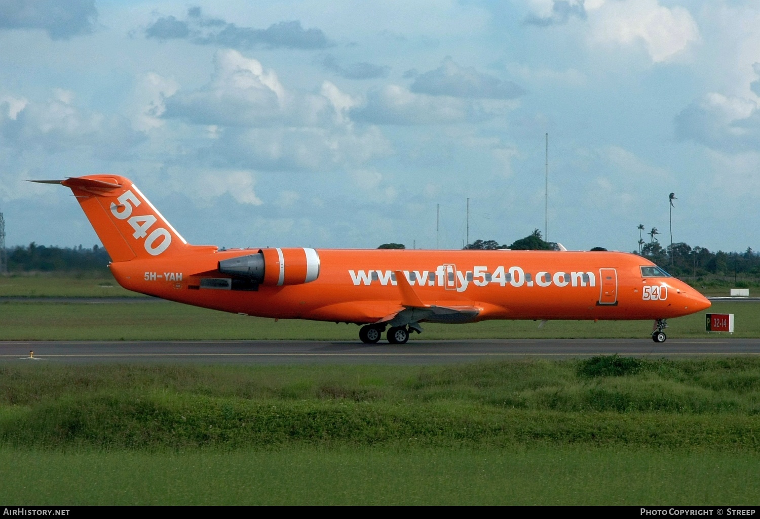 Aircraft Photo of 5H-YAH | Canadair CRJ-100ER (CL-600-2B19) | Fly540 | AirHistory.net #125160