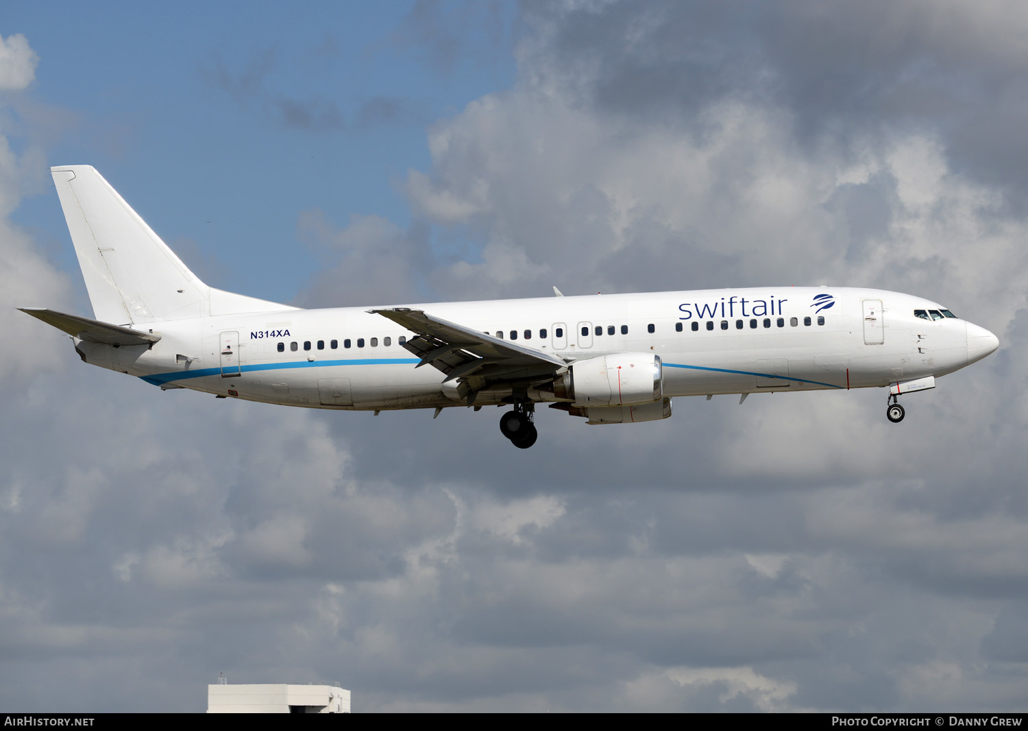 Aircraft Photo of N314XA | Boeing 737-484 | Swift Air | AirHistory.net #125165