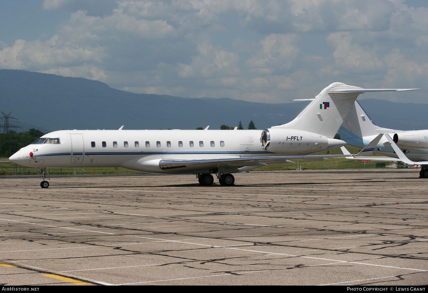 Aircraft Photo of I-PFLY | Bombardier Global 6000 (BD-700-1A10) | AirHistory.net #125221