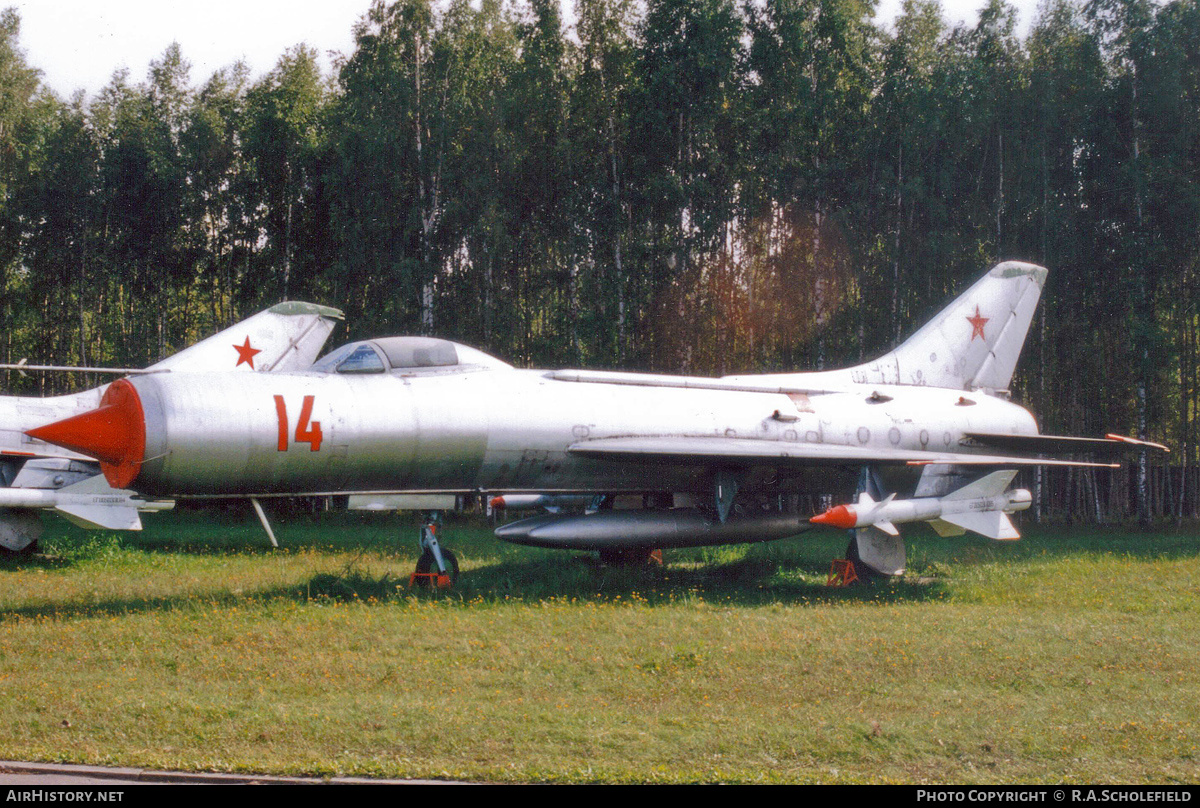 Aircraft Photo of 14 red | Sukhoi Su-11 | Russia - Air Force | AirHistory.net #125253