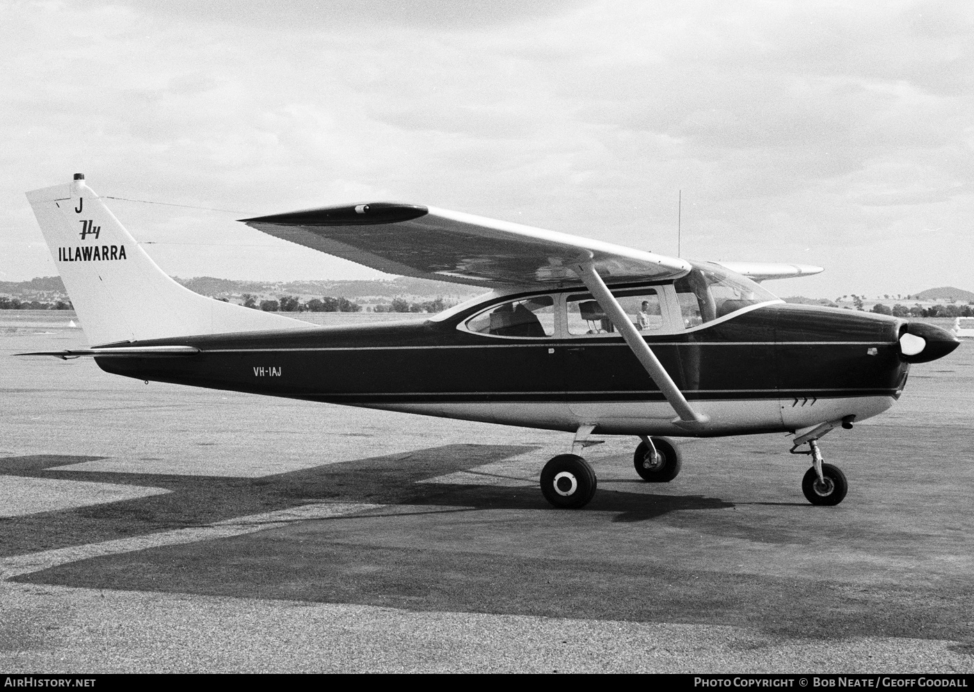 Aircraft Photo of VH-IAJ | Cessna 182G Skylane | Illawarra Flying School | AirHistory.net #125363