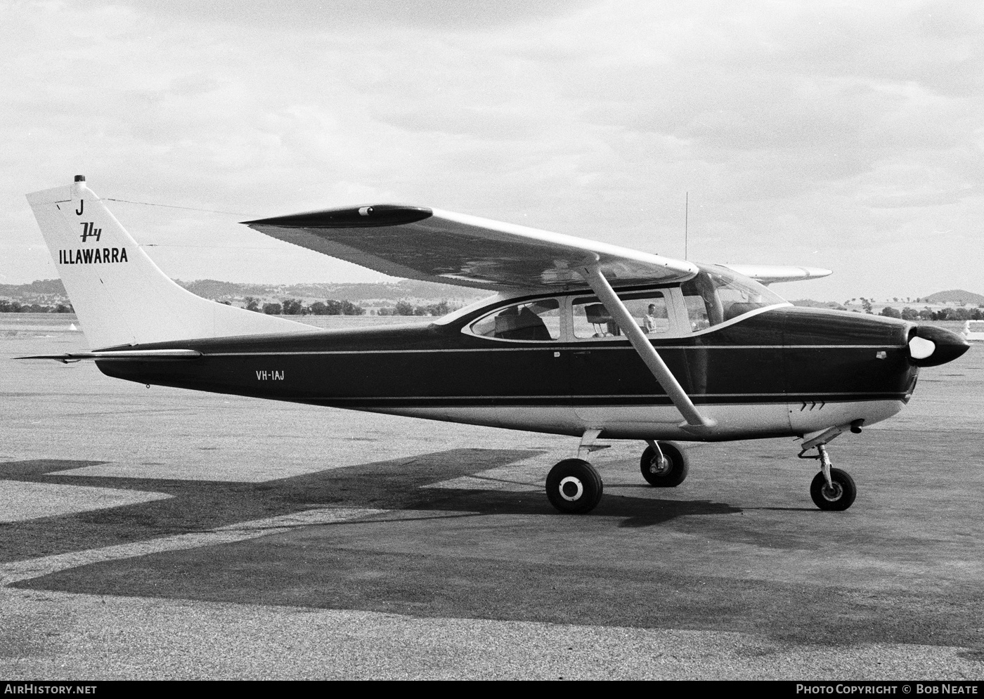 Aircraft Photo of VH-IAJ | Cessna 182G Skylane | Illawarra Flying School | AirHistory.net #125363