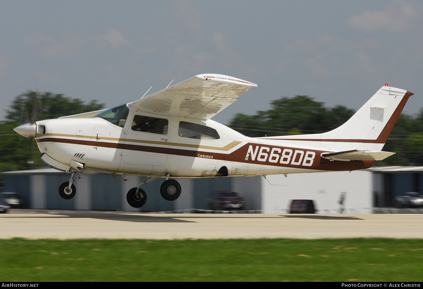 Aircraft Photo of N668DB | Cessna 210L Centurion II | AirHistory.net #125581