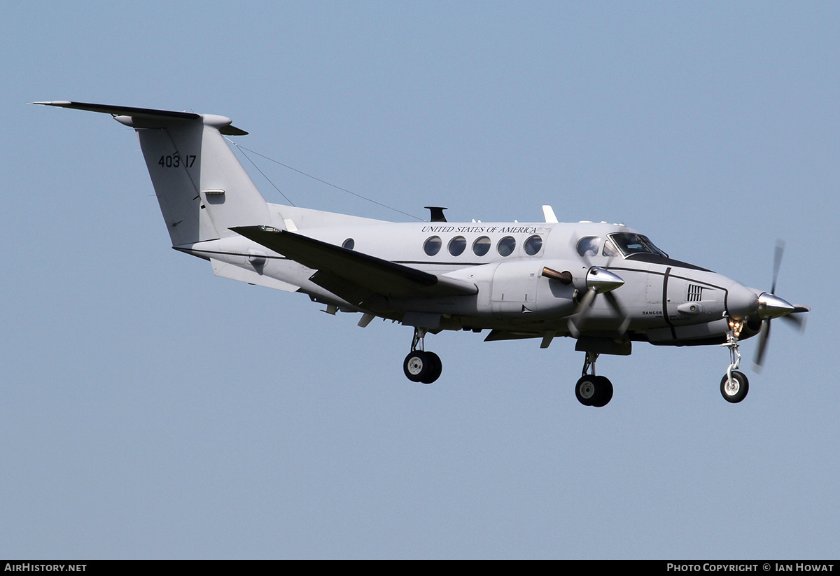 Aircraft Photo of 94-0317 / 40317 | Hawker Beechcraft C-12V-1 Huron (B200C) | USA - Army | AirHistory.net #125609