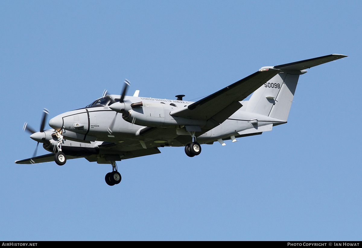 Aircraft Photo of 95-0098 / 50098 | Hawker Beechcraft C-12V-1 Huron (B200C) | USA - Army | AirHistory.net #125637