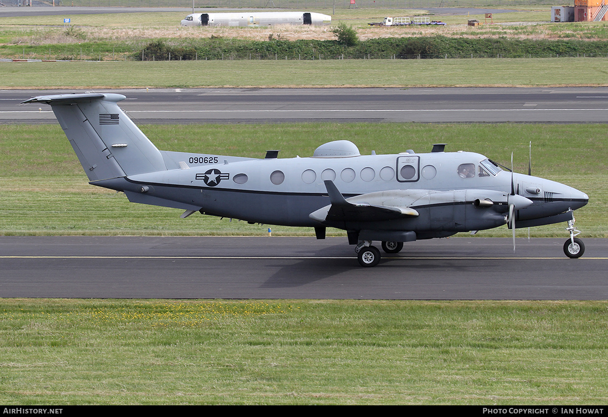 Aircraft Photo of 09-0625 / 090625 | Raytheon MC-12W Liberty (350ER) | USA - Air Force | AirHistory.net #125640