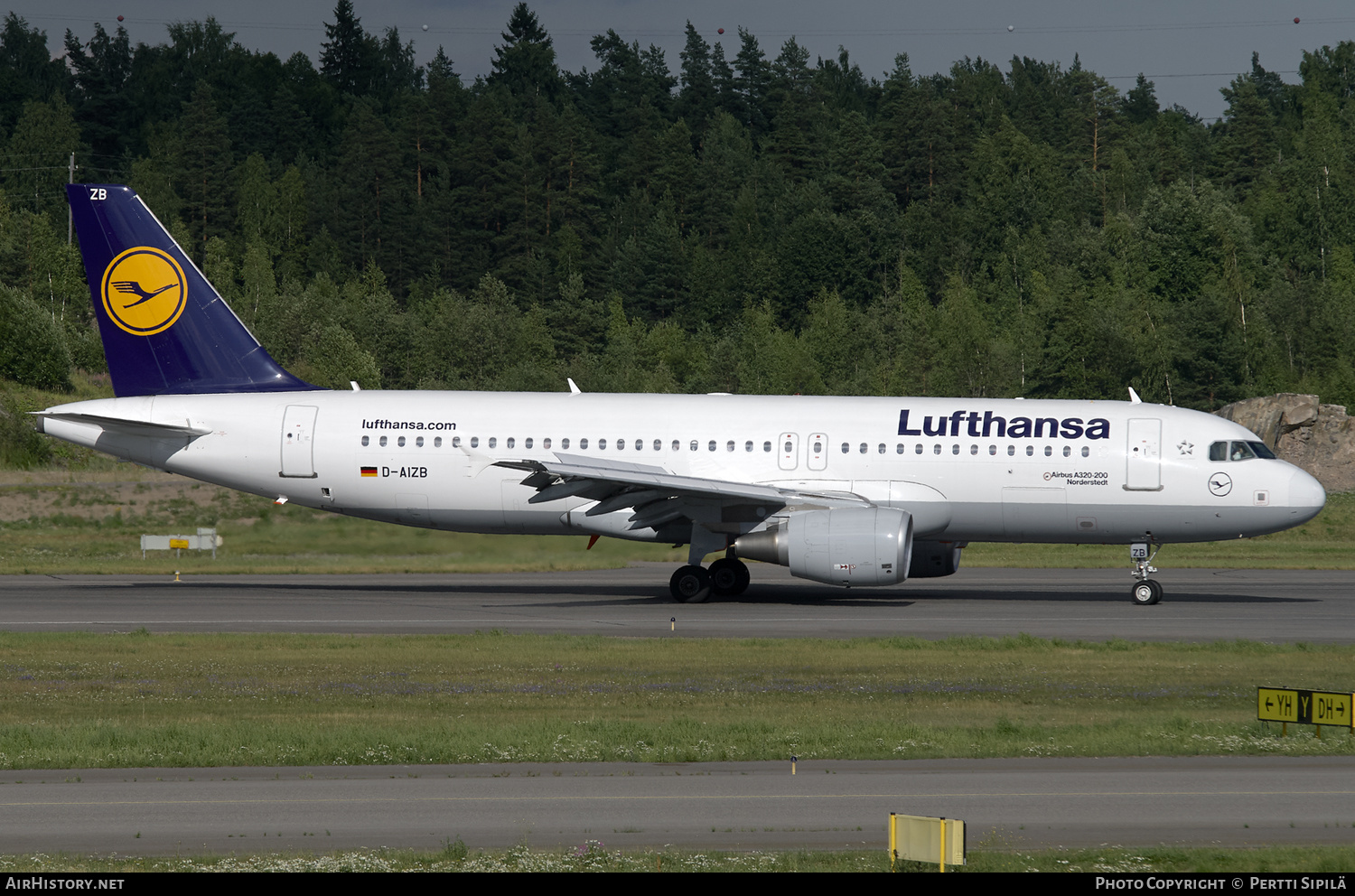 Aircraft Photo of D-AIZB | Airbus A320-214 | Lufthansa | AirHistory.net #125757
