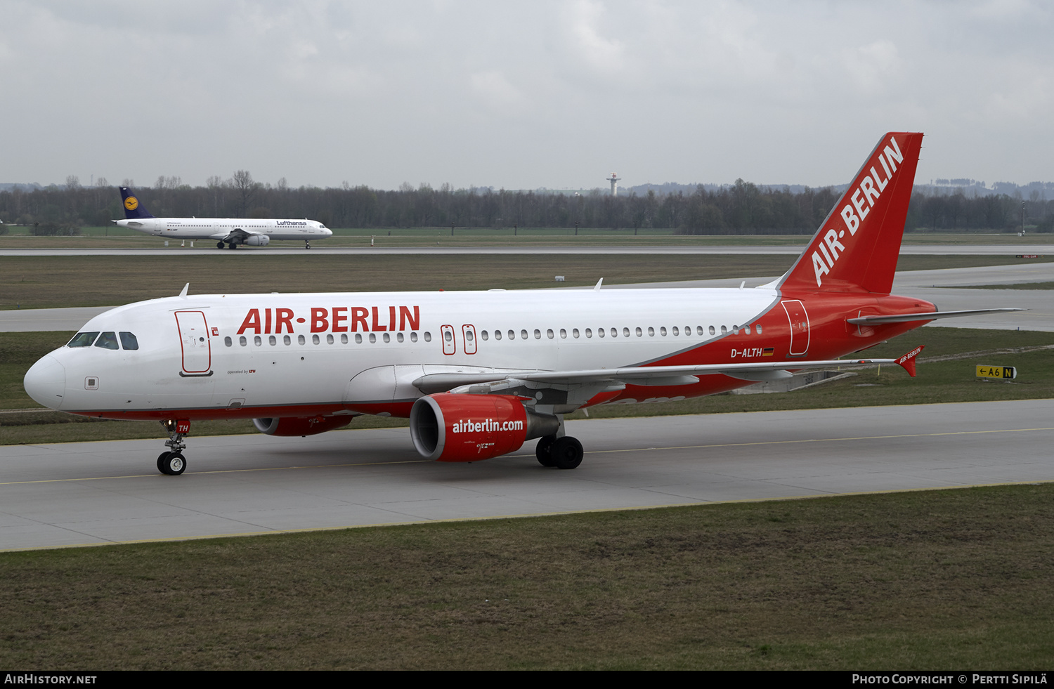 Aircraft Photo of D-ALTH | Airbus A320-214 | Air Berlin | AirHistory.net #125778