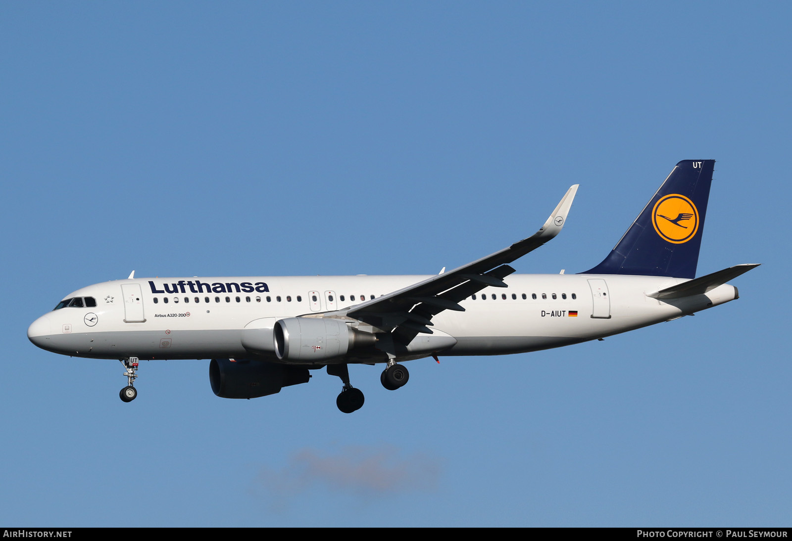 Aircraft Photo of D-AIUT | Airbus A320-214 | Lufthansa | AirHistory.net #126038