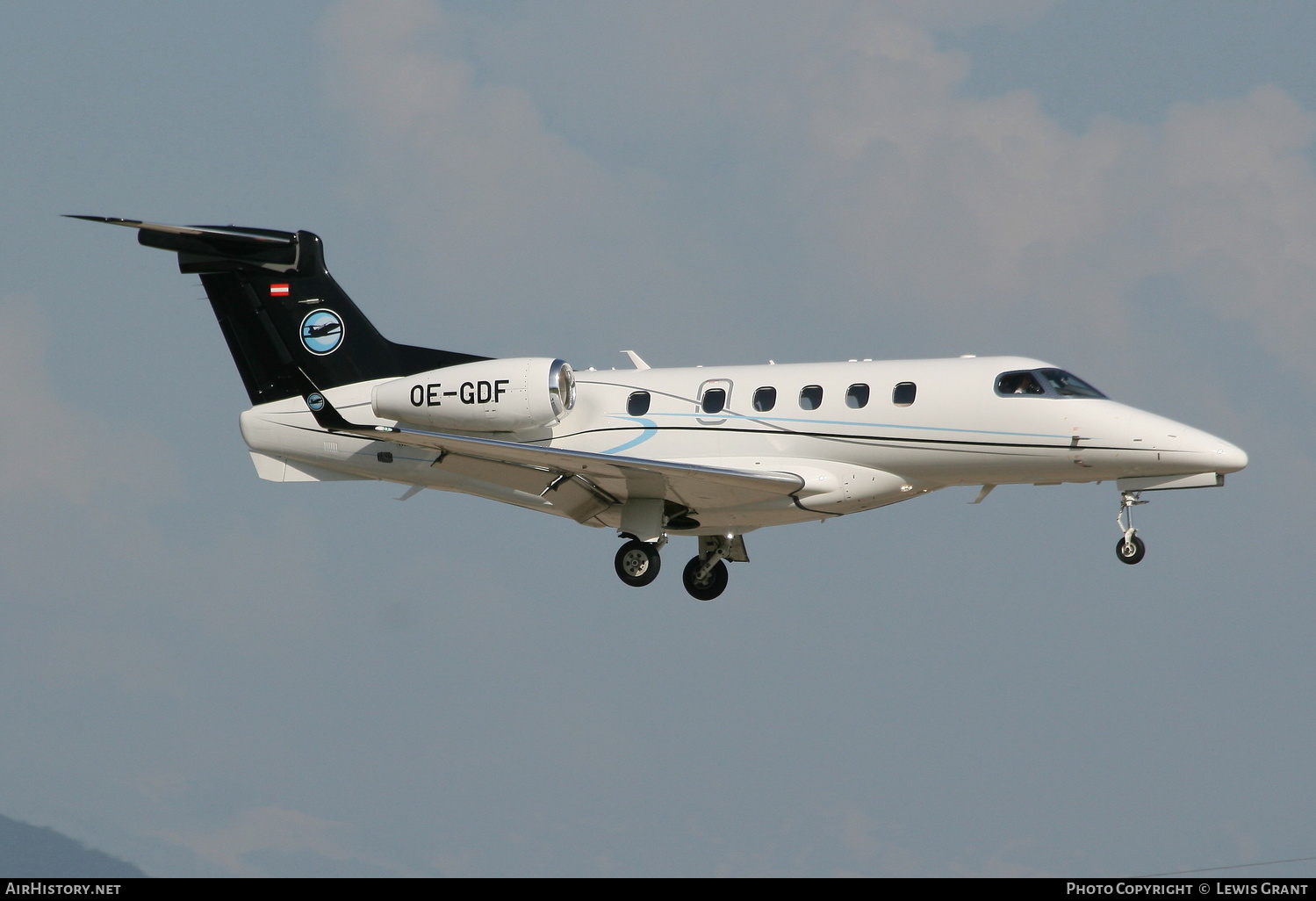 Aircraft Photo of OE-GDF | Embraer EMB-505 Phenom 300 | AirHistory.net #126111