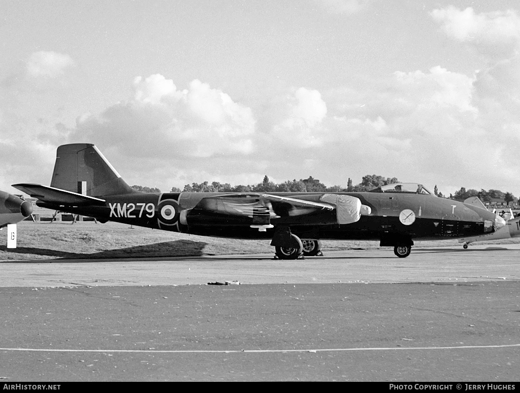 Aircraft Photo of XM279 | English Electric Canberra B(I)8 | UK - Air Force | AirHistory.net #126131