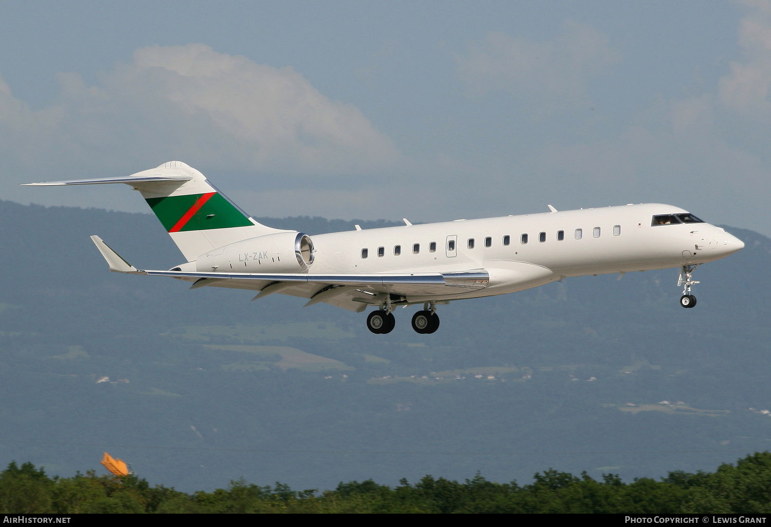 Aircraft Photo of LX-ZAK | Bombardier Global 6000 (BD-700-1A10) | Aga Khan | AirHistory.net #126346