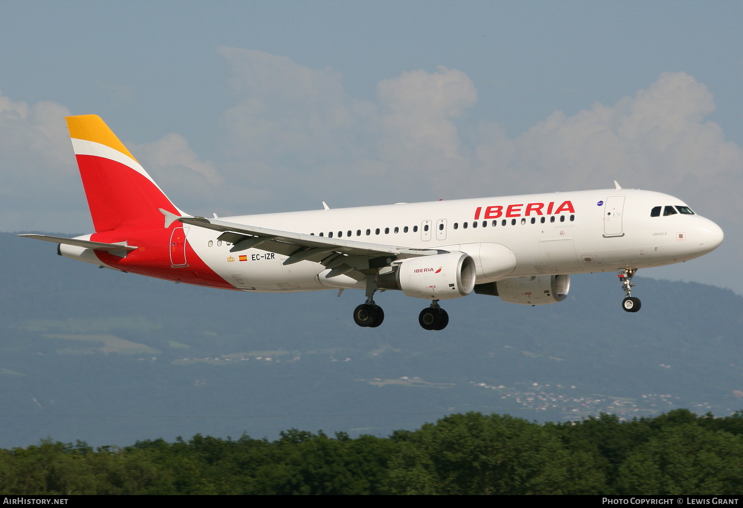 Aircraft Photo of EC-IZR | Airbus A320-214 | Iberia | AirHistory.net #126352