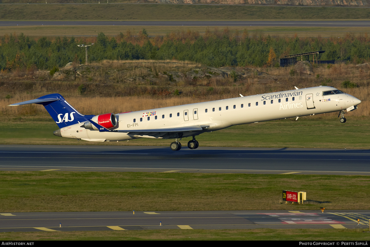 Aircraft Photo of EI-FPI | Bombardier CRJ-900LR (CL-600-2D24) | Scandinavian Airlines - SAS | AirHistory.net #126430