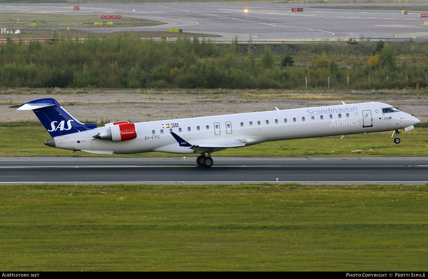 Aircraft Photo of EI-FPC | Bombardier CRJ-900 (CL-600-2D24) | Scandinavian Airlines - SAS | AirHistory.net #126442