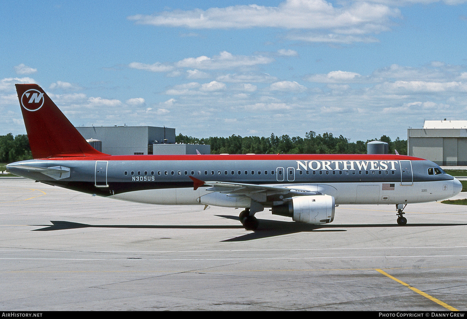 Aircraft Photo of N305US | Airbus A320-211 | Northwest Airlines | AirHistory.net #126579