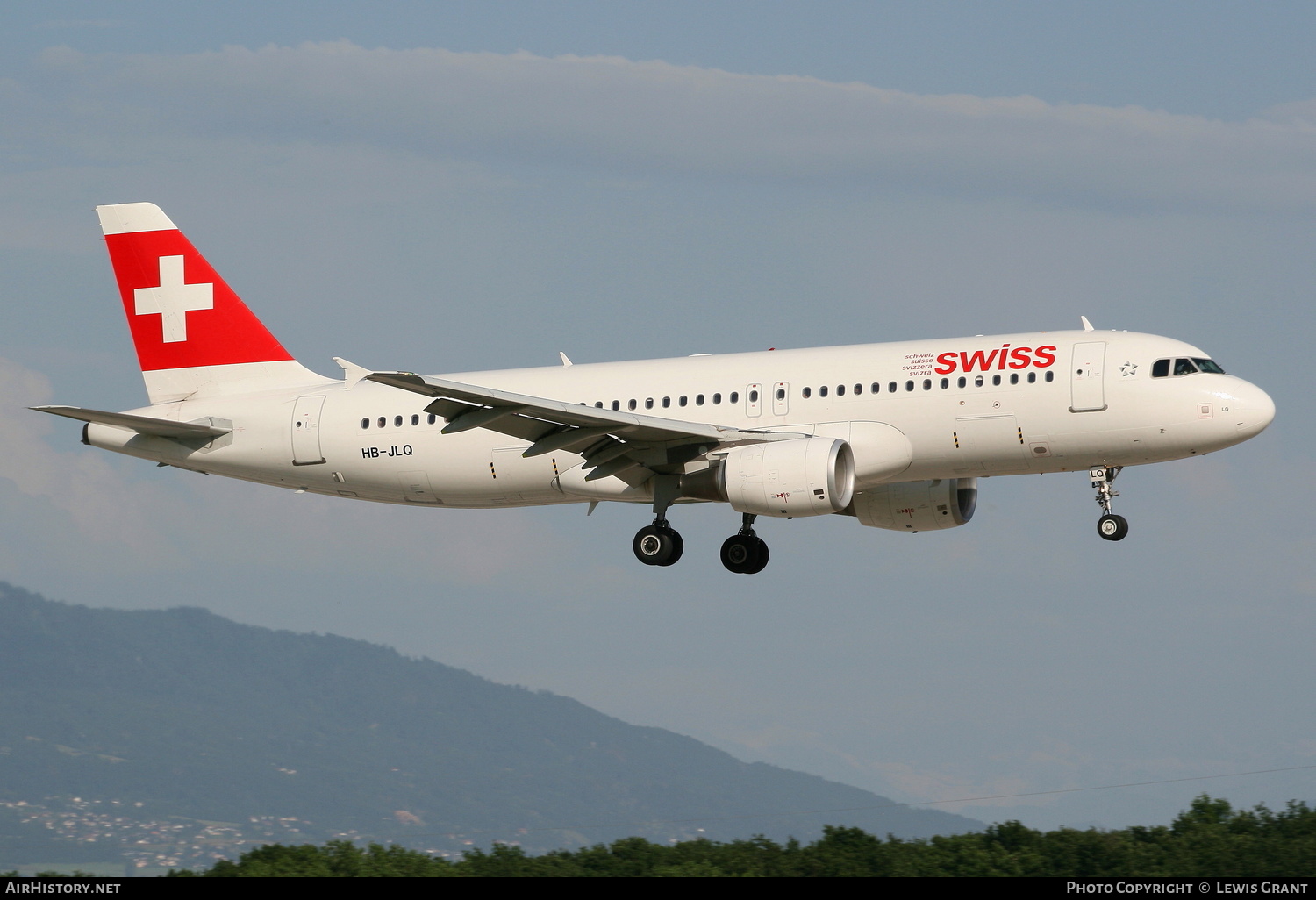 Aircraft Photo of HB-JLQ | Airbus A320-214 | Swiss International Air Lines | AirHistory.net #126583
