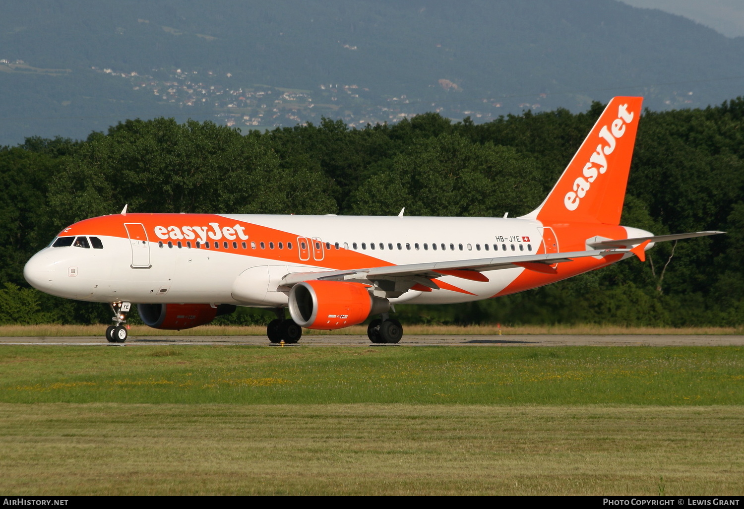 Aircraft Photo of HB-JYE | Airbus A320-214 | EasyJet | AirHistory.net #126585