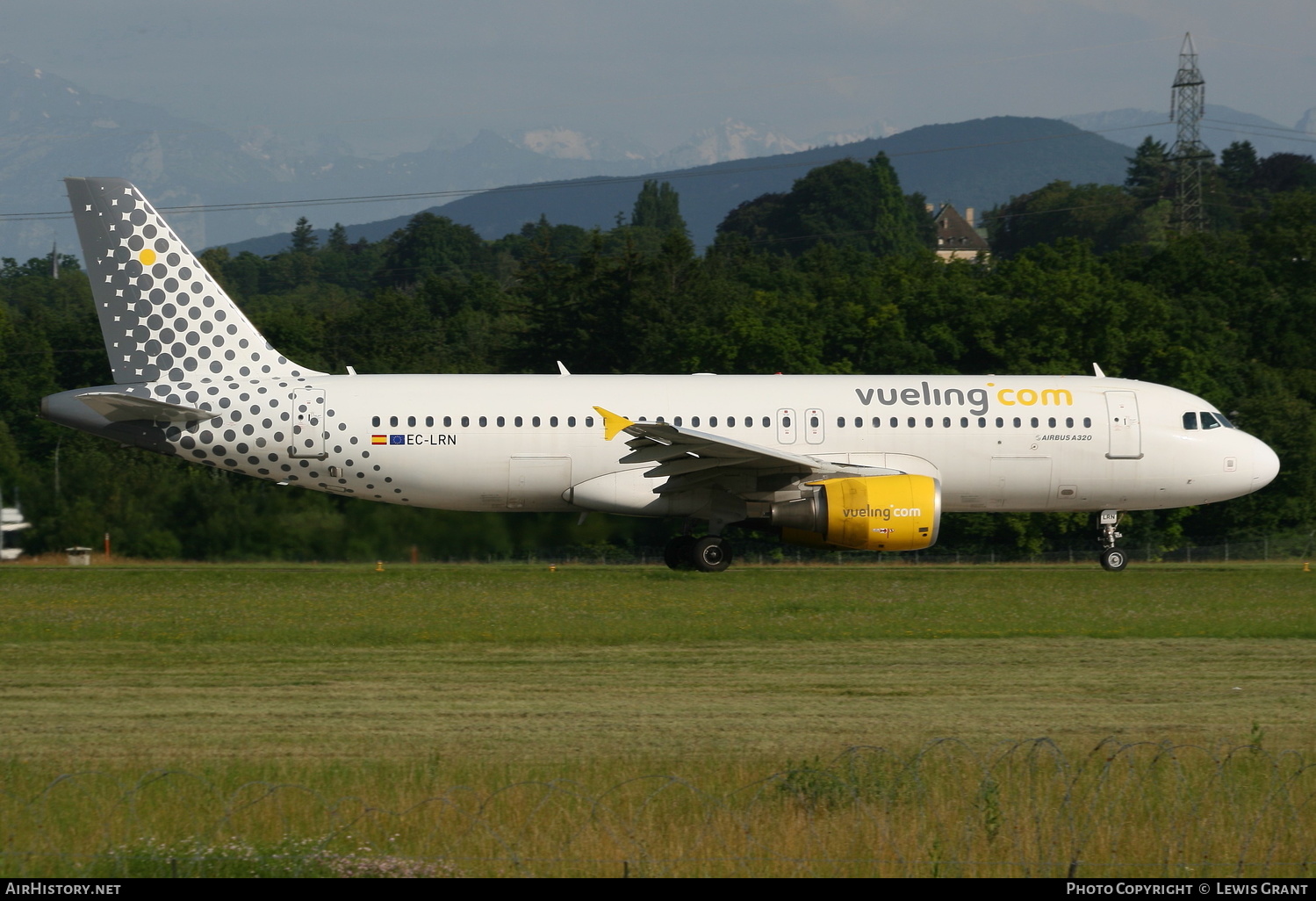 Aircraft Photo of EC-LRN | Airbus A320-214 | Vueling Airlines | AirHistory.net #126600