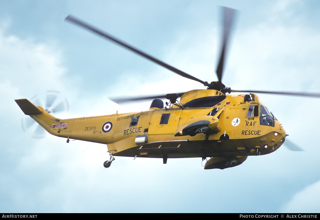 Aircraft Photo of ZE370 | Westland WS-61 Sea King HAR3 | UK - Air Force | AirHistory.net #126716