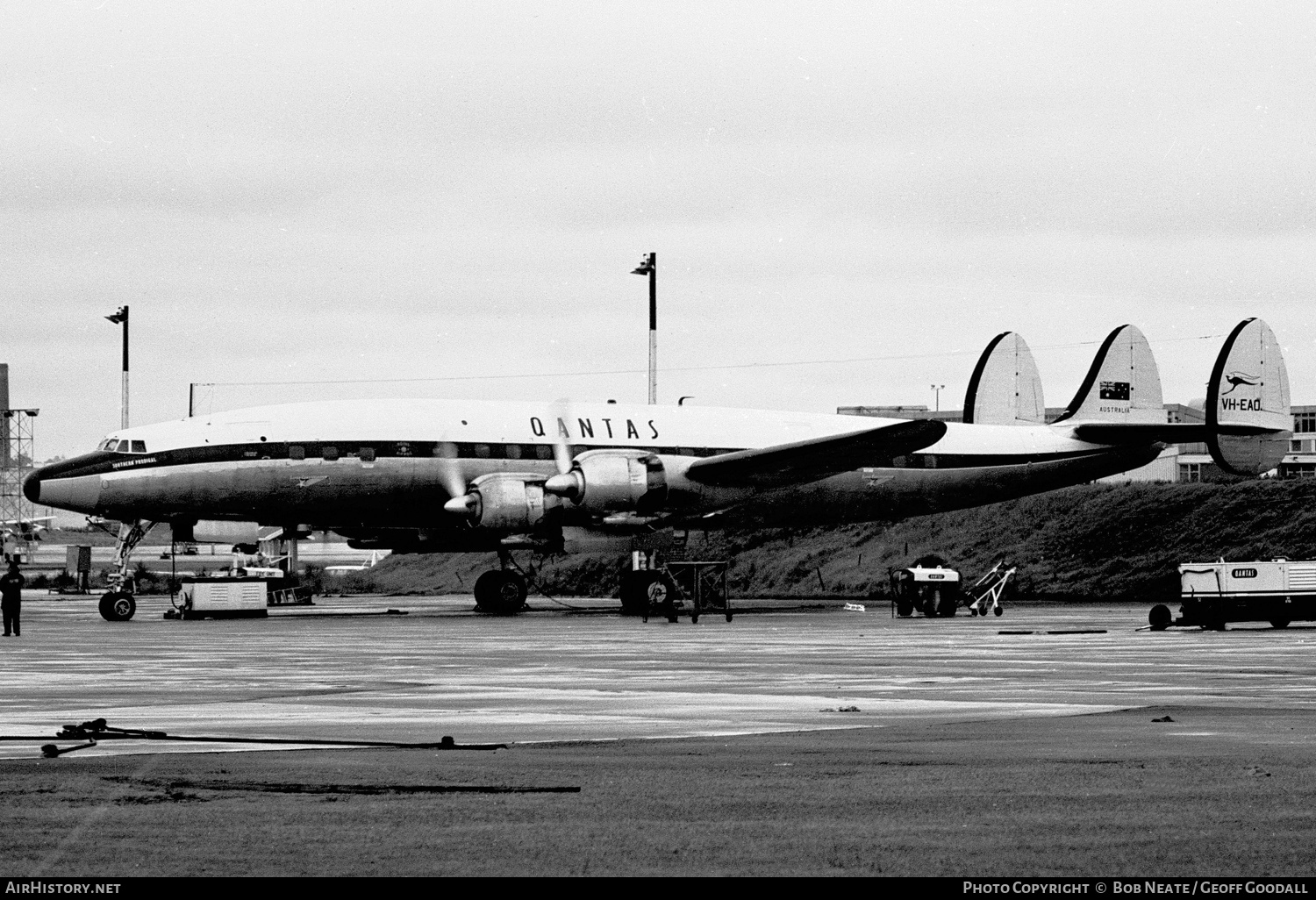 Aircraft Photo of VH-EAO | Lockheed L-1049G Super Constellation | Qantas | AirHistory.net #127407